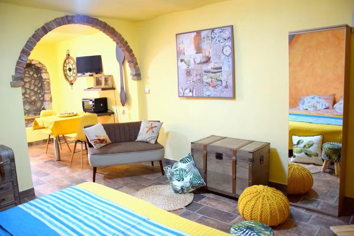 Agriturismo Su'E Lentu Bosa Bagian luar foto