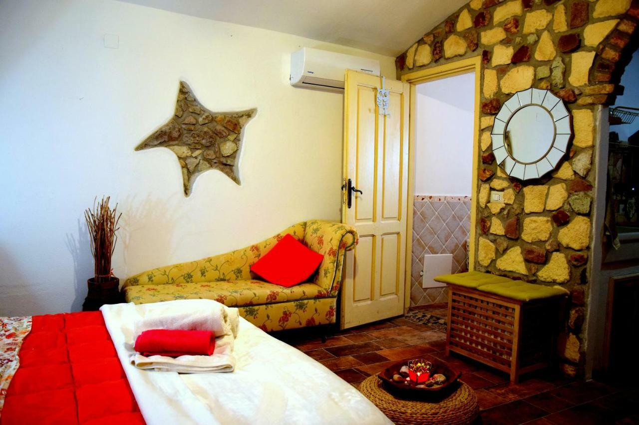Agriturismo Su'E Lentu Bosa Bagian luar foto