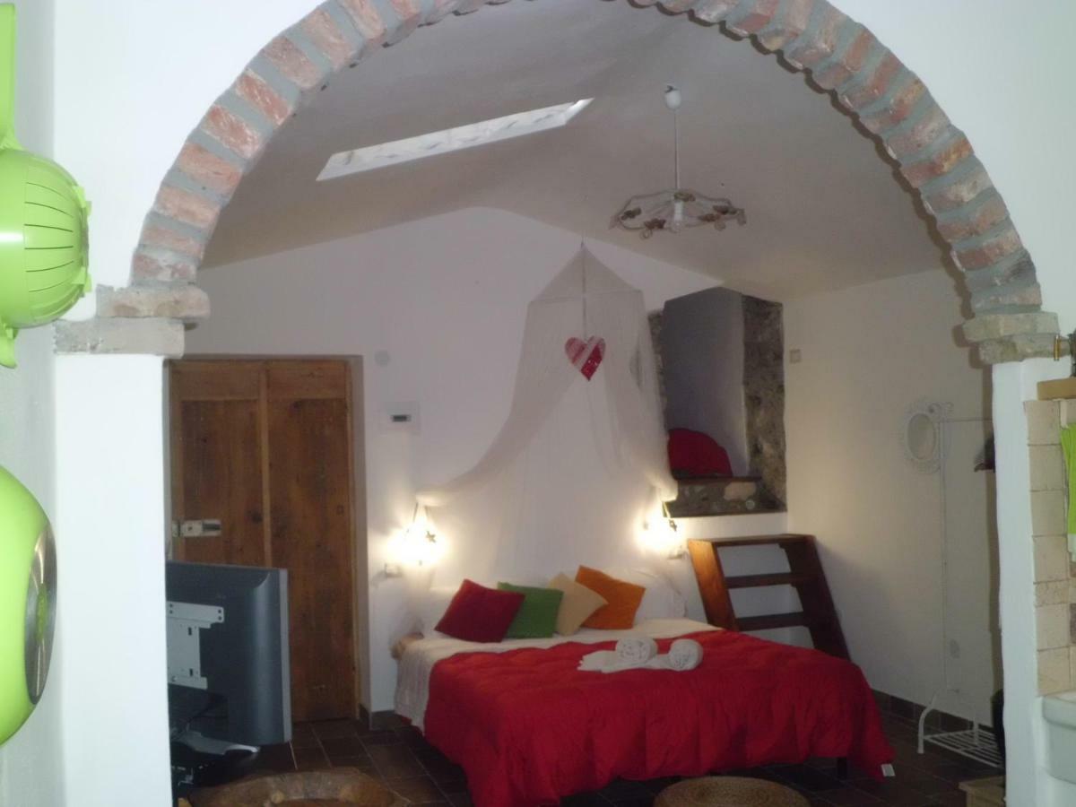 Agriturismo Su'E Lentu Bosa Bagian luar foto